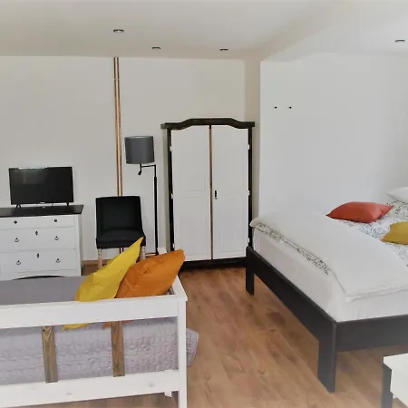 Luft Hotel *
